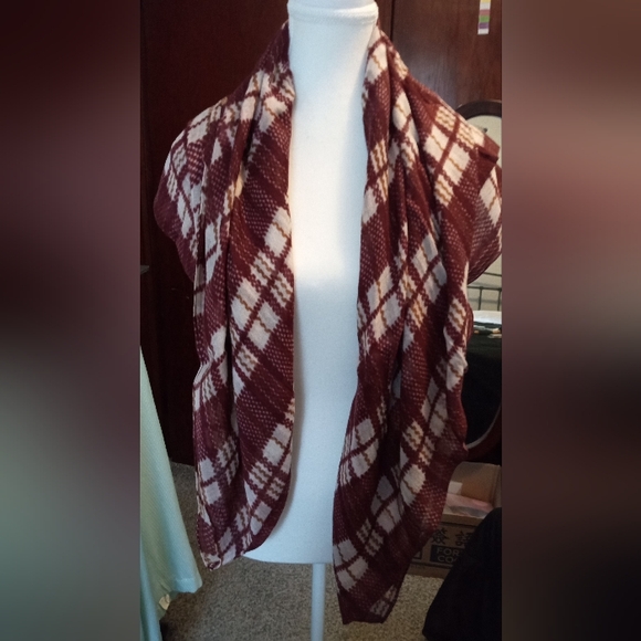 Nwt Red Scarf - Picture 7 of 7